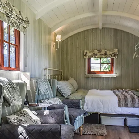 Tawny Owl Hut - Uk49768 * Westerdale