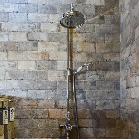 Tawny Owl Hut - Uk49768